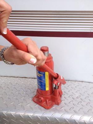 bottle jack for horse trailer