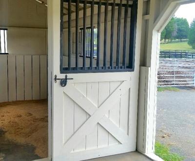 stall door that slides open
