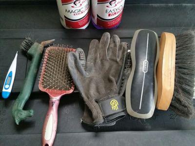horse-grooming-brushes