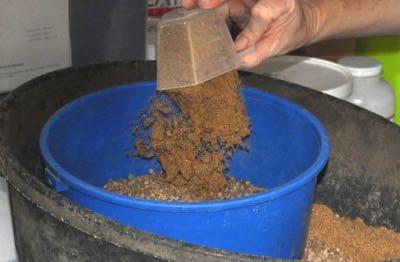 hors supplements being put into tub