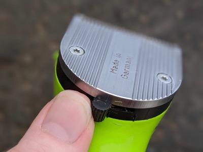 adjust button on 5 in 1 blades