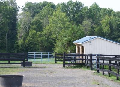 horse shed attached to dry lot for isolation