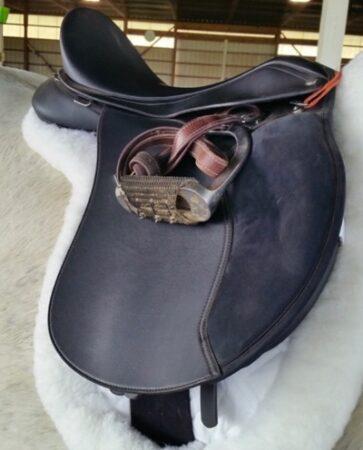 synthetic saddle