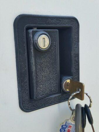 trailer handle with key lock